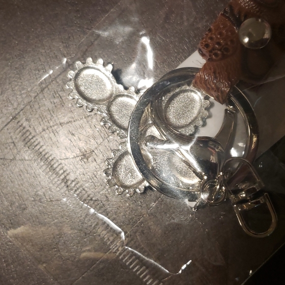 1 left Vintage look vegan leather boho Keychain - Picture 7 of 7